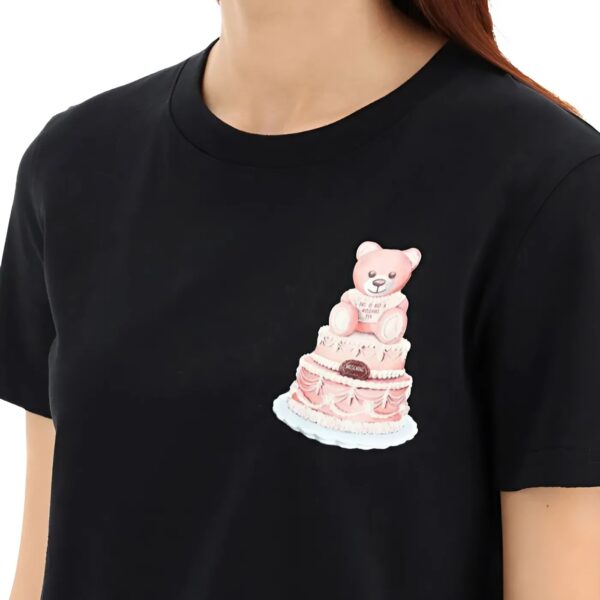 Áo Phông Women's Teddy Cake Print T-Shirt V0709 5440 1555 Moschino